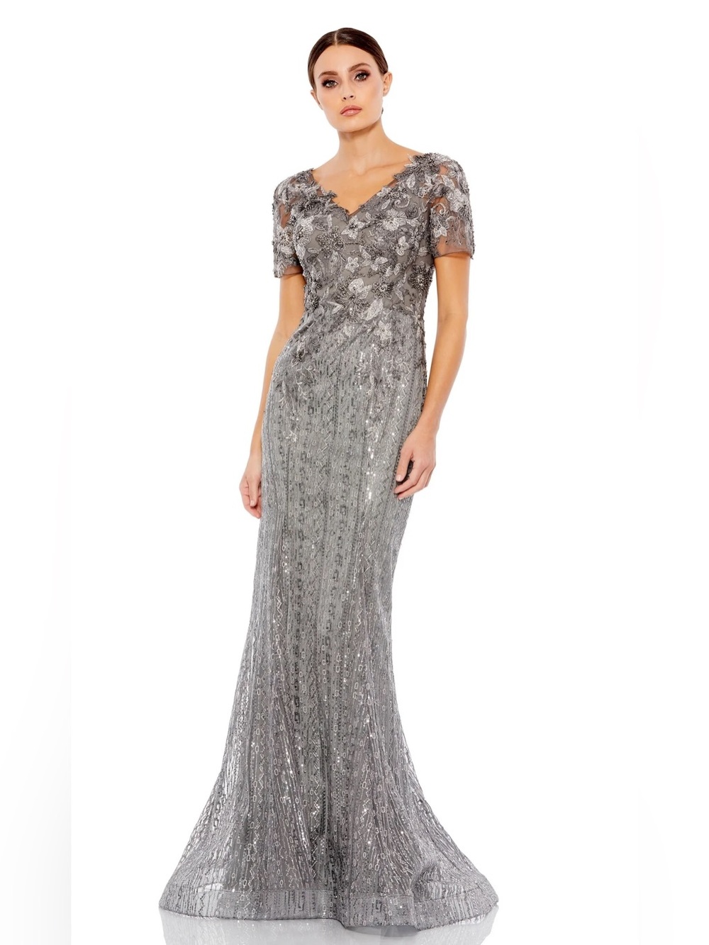 MAC DUGGAL
Silver Embellished V Neck Cap Sleeve Trumpet
Gown Size 4